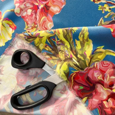 Raso di seta elasticizzato fantasia floreale 4