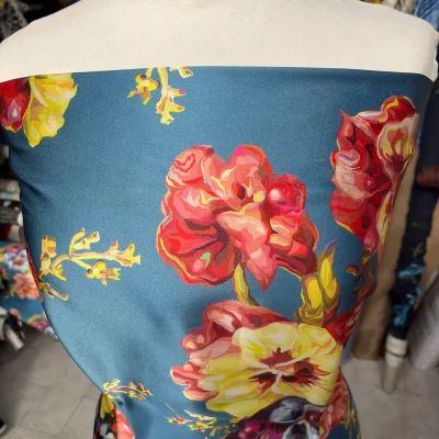 Raso di seta elasticizzato fantasia floreale maniquin 2