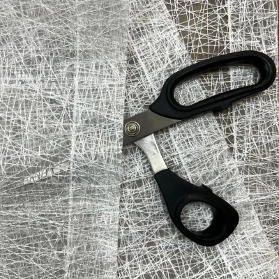 Tendina bianca con bande laterali a righe grigio 4