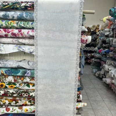 Tendina bianca effetto lino con orlo grigio a cuoricini 1