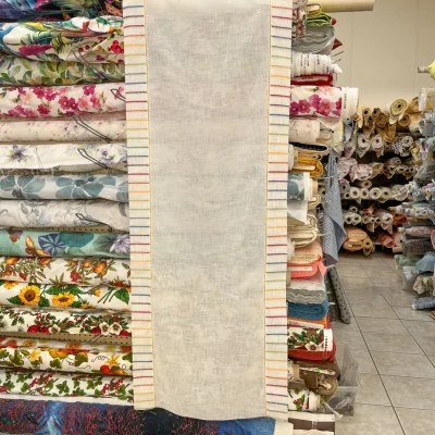 Tendina bordata a crochet con ricamo multicolor 2