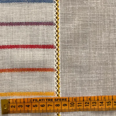 Tendina bordata a crochet con ricamo multicolor 6