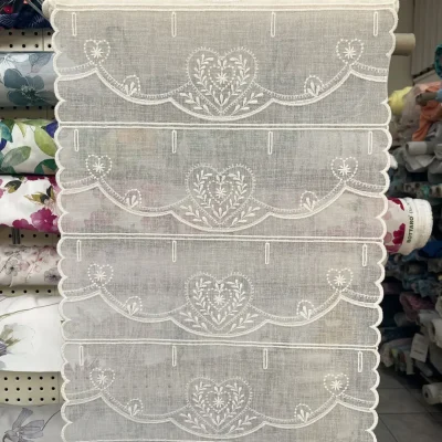Tendina ricamata a cuori stile shabby 2