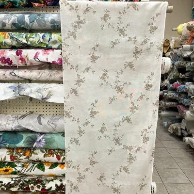 Tessuto per tende a vetro con motivo floreale 1