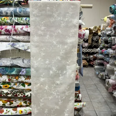 Tessuto per tende a vetro con motivo floreale 10