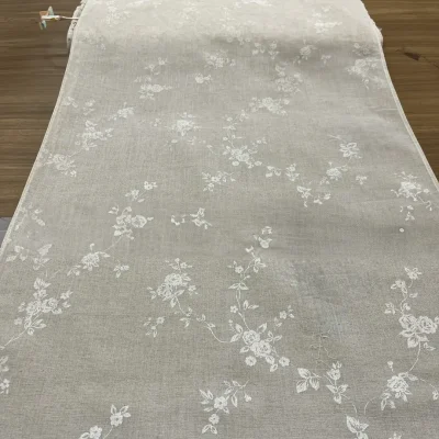 Tessuto per tende a vetro con motivo floreale 7