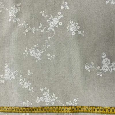 Tessuto per tende a vetro con motivo floreale 8