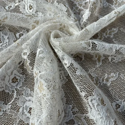 pizzo chantilly lurex oro 3