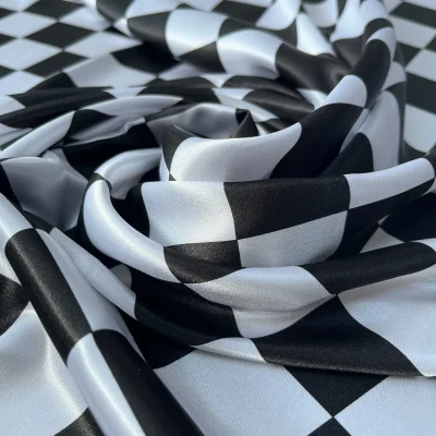 tessuto raso carnevale stampato a rettangoli bianchi e neri al metro (4)