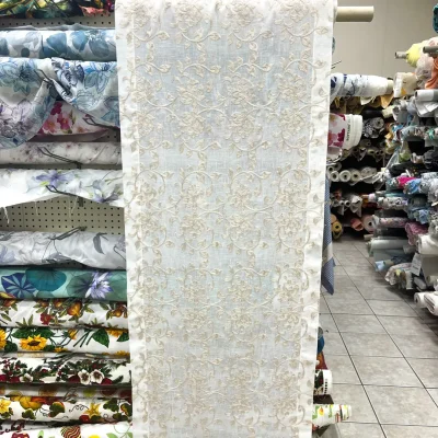 Tendina finemente ricamata 6