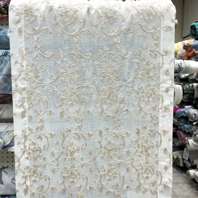 Tendina finemente ricamata 7