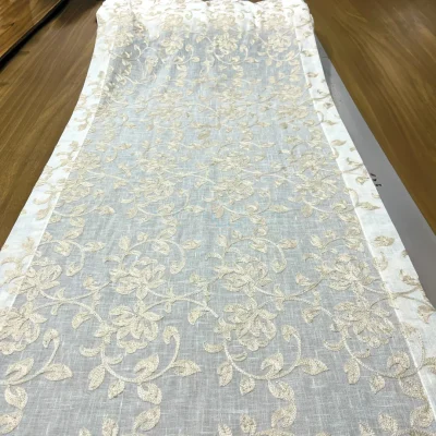 Tendina finemente ricamata 8