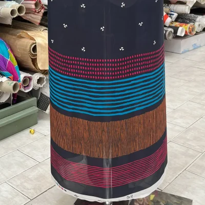 Tessuto in cr&ecirc;pe di seta alta moda semicoprente fermo 2