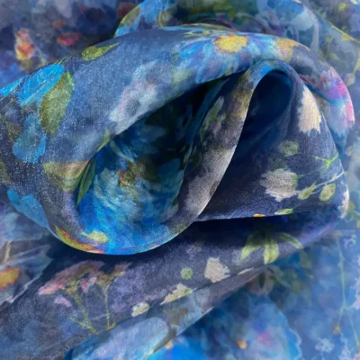 Organza con fantasia floreale con fiori blu (2)