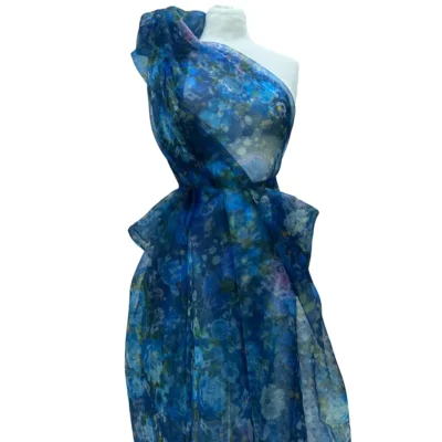 Organza con fantasia floreale con fiori blu (3)