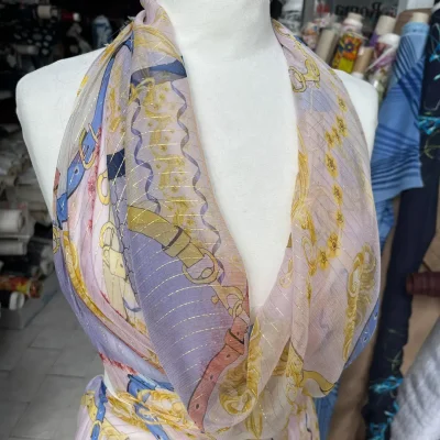 Voile di 100% seta goffrata made in italy con lineamenti d’oro 2