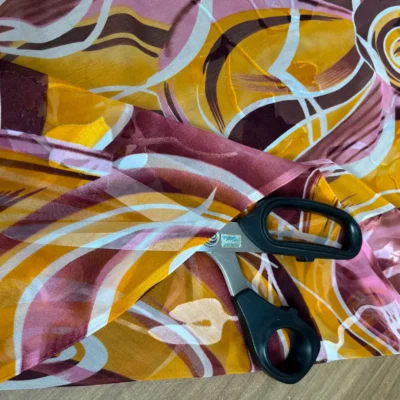 Voile di seta in devor&egrave; fantasia astratta 4