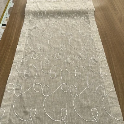 Tenda a vetro effetto lino base ecrù con ricami bianchi 3