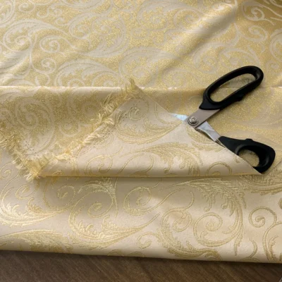 Tessuto multiuso damascato dorato in lam&egrave; (2)