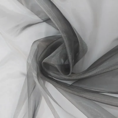 Tendaggio in organza variante colore grigio piombo