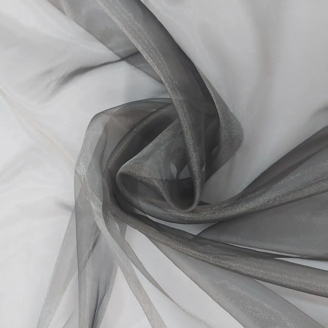 Tendaggio in organza variante colore grigio piombo