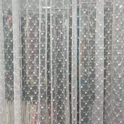 Tessuto per tende in tulle con ricami floreali bicolore 8