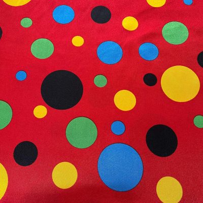 Raso motivo a pois multicolor su sfondo rosso 5