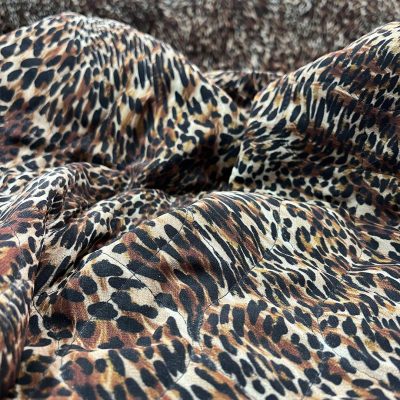 Tessuto trapuntato fantasia maculata animalier 3