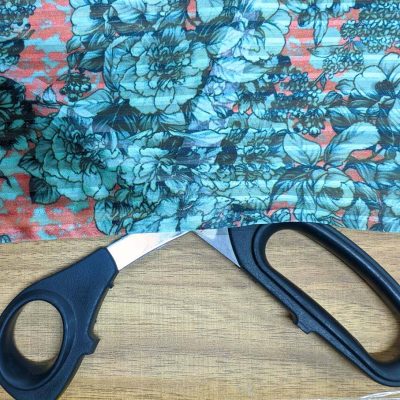 Seta con fantasia floreale in contrasto 150 cm