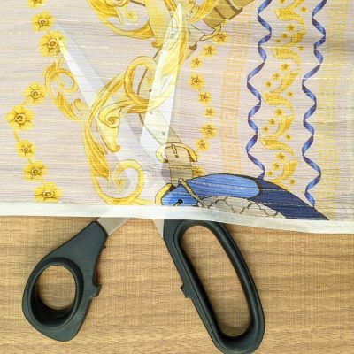 Seta goffrata con lineamenti d'oro 140 cm