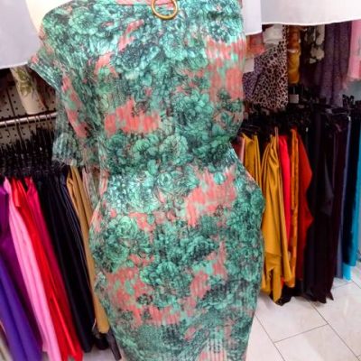 Seta con fantasia floreale in contrasto 150 cm