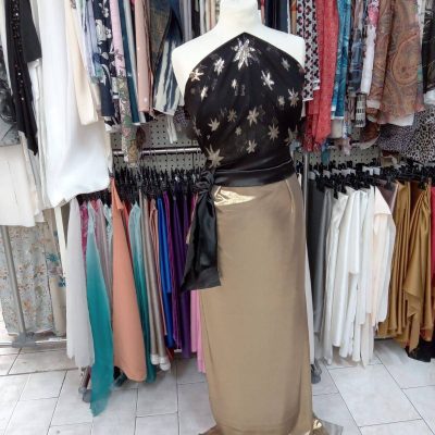 Seta fantasia stelle nere oro 140 cm