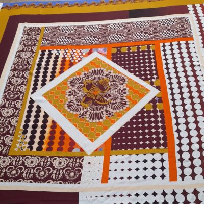 Raso di seta a pannello 140x140 cm con disegni astratti