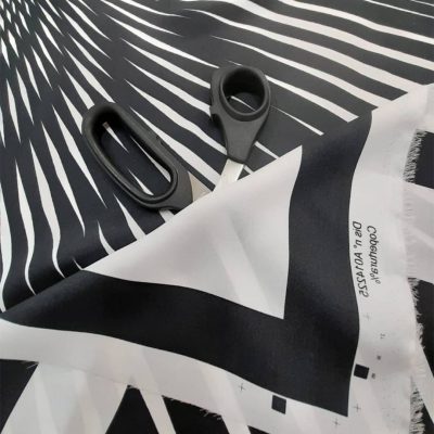 Pannello in poliestere effetto optical bianco e nero Alt.140 cm