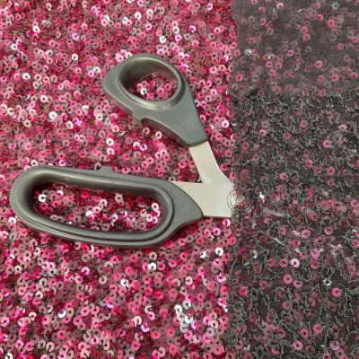 Paillettes con base tulle con riflessi fucsia e rosso Alt.145 cm