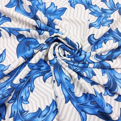 Tessuto bielastico bianco e fiori blu Made in Italy Alt.140 cm