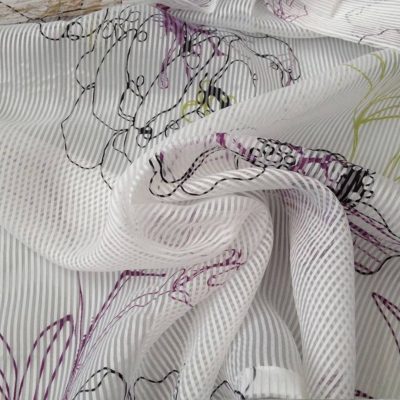 Tendaggio firmato a righe sottili e motivo a fiori colorati Alt. 280cm