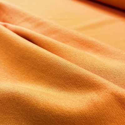 Felpa in cotone tinta unita giallo zucca al metro pieghe 2