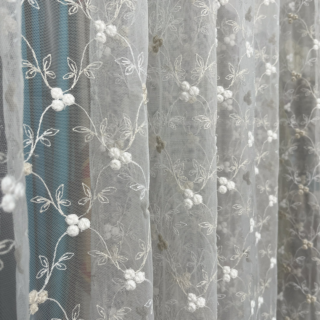 Tessuto per tende in tulle con ricami floreali bicolore 7
