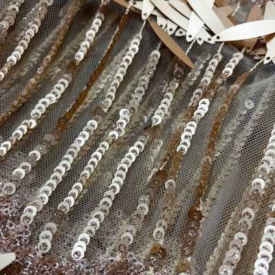 Tulle con glitter applicazioni e paillettes color oro antico 5