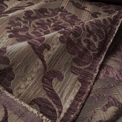 Tessuto per rivestimento motivo damascato - viola e bronzo2