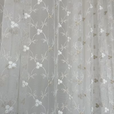 Tessuto per tende in tulle con ricami floreali bicolore 6