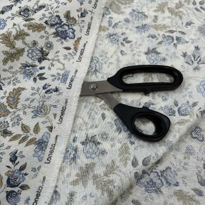 Tessuto in cotone fantasia fiori ad effetto vintage 3