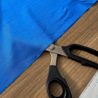 Tessuto elasticizzato effetto maglina blu elettrico 1