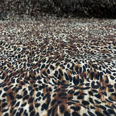 Tessuto trapuntato fantasia maculata animalier 1