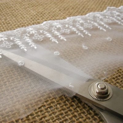 Balza di pizzo sfondo trasparente motivo floreale - bianco