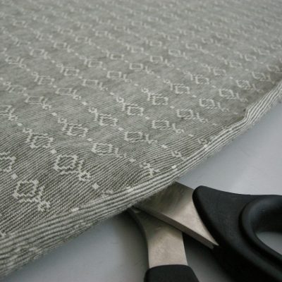 Jersey di cotone fantasia geometrica bianca - grigio 2