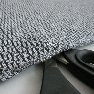 Jersey di cotone fantasia geometrica bianca - nero2