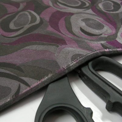 Tessuto per abiti motivo astratto- viola e grigio Alt.150cm