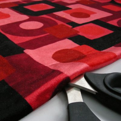 Velluto motivo geometrico in sfumature - rosso e nero Alt.115 cm